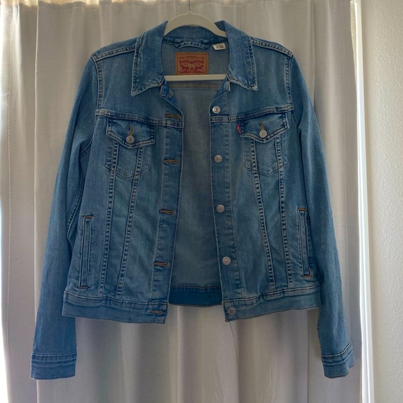 Women’s Levi Jean Jacket!